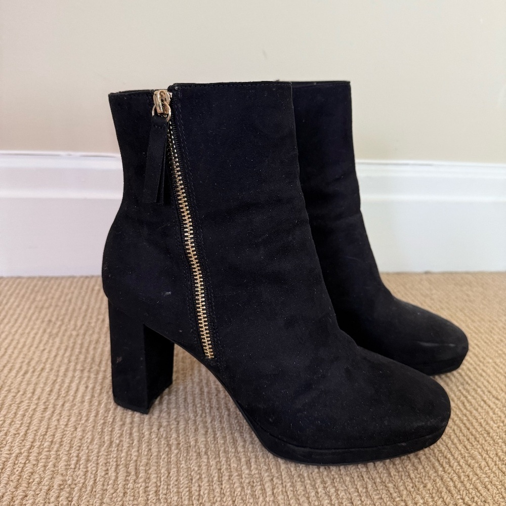 Heeled Zip-Up Black Boots Suede-like Material size 8.5 Gold Zipper